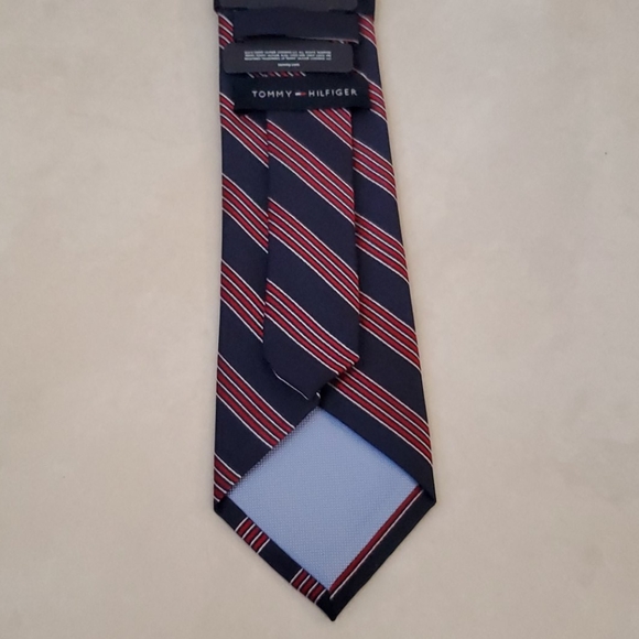 NWT Tommy Hilfiger Men's Diagonal Stripe Tie - Picture 4 of 5
